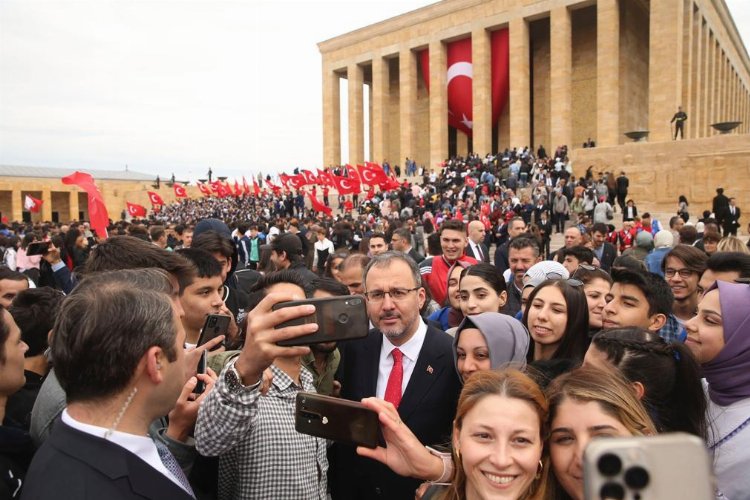 81 ilden gelen gençler Anıtkabir'de