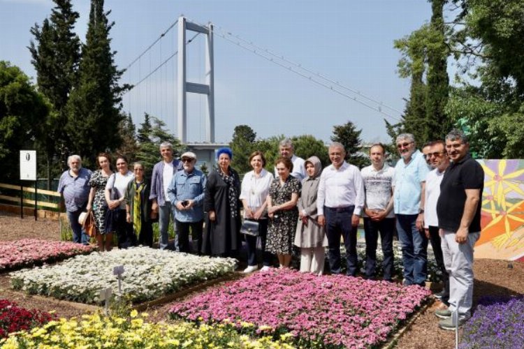 Ahmet Süheyl Ünver Üsküdar'da çiçeklerle yaşatılıyor 