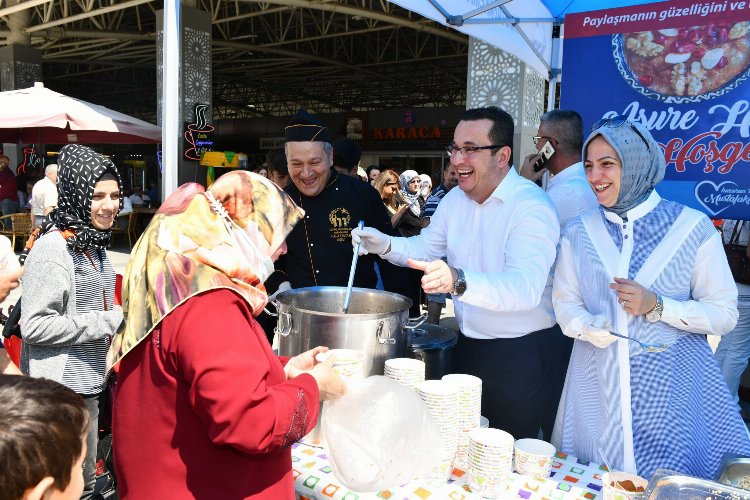 Aşure kazanları bereket için kaynadı