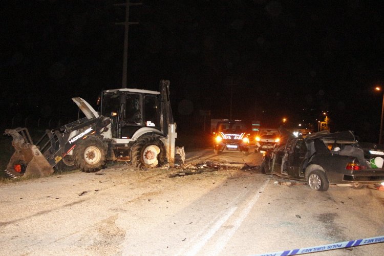 Bilecik Pazaryeri'nde feci kaza: 1 ölü, 1 yaralı!