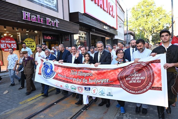 Bursa'da ata sporları kortej yürüyüşüyle başladı