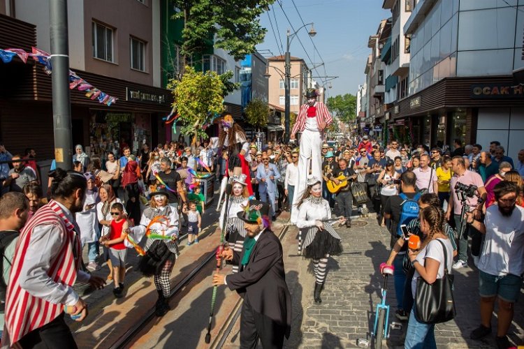 Bursa'da sanat sokağa taştı