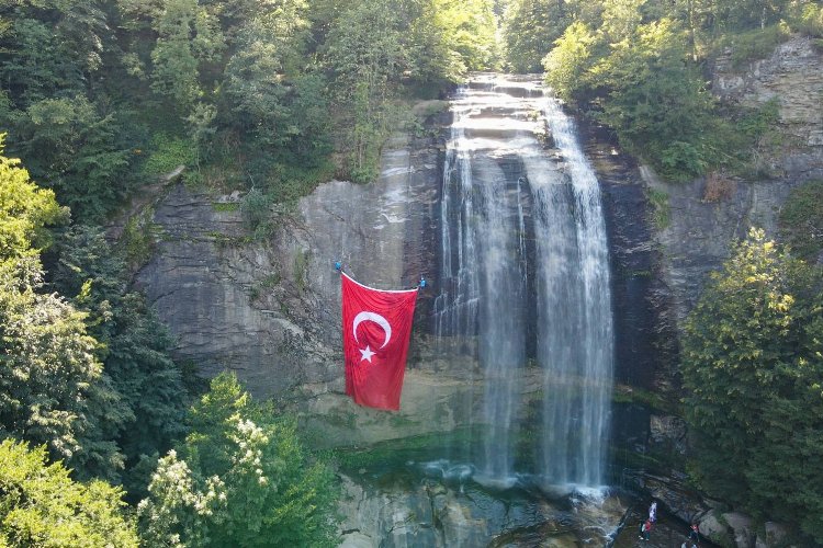 Bursa Suuçtu Şelalesi'ne 100 metrekarelik dev güzellik!