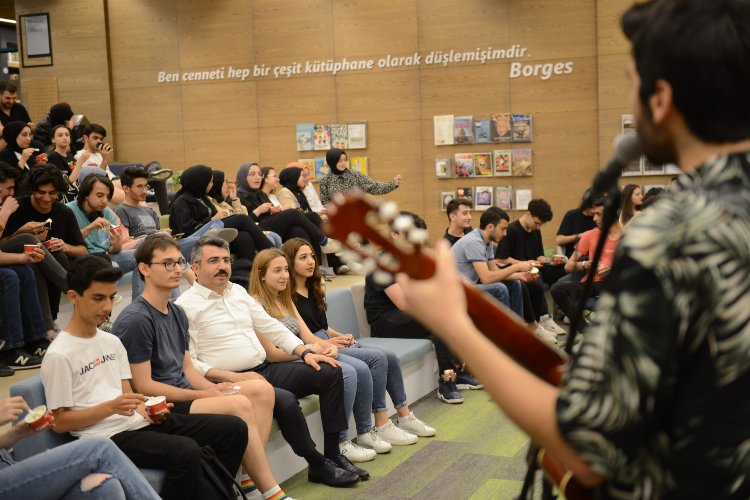 Bursa Yıldırım'da gençlere gitarlı moral