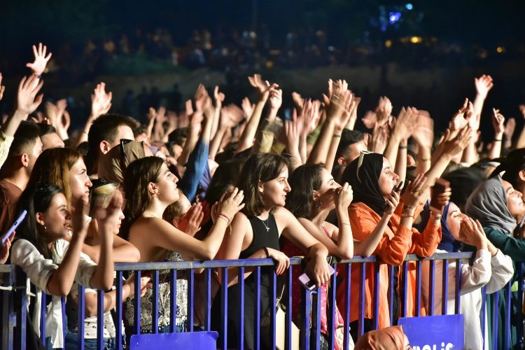 DEÜ'de üç günlük şenlik rüzgarı esti 