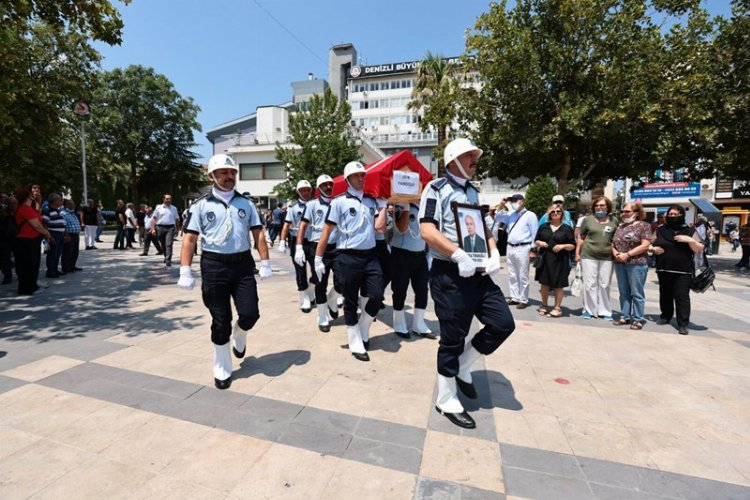 Denizli'de eski başkan son yolculuğuna uğurlandı