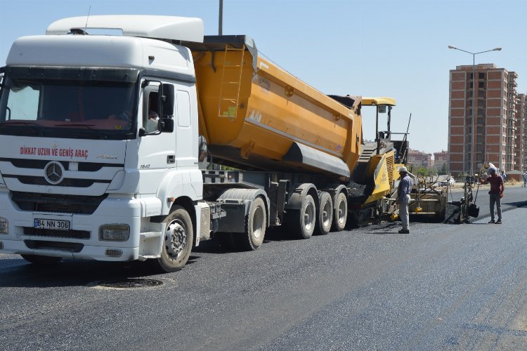 Diyarbakır'ın caddelerini asfalta devam