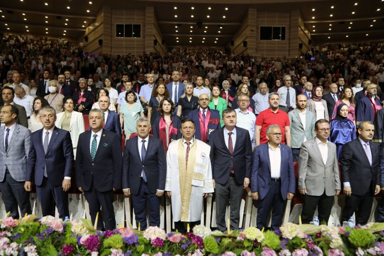 ERÜ Tıp Fakültesi'nde mezuniyet coşkusu