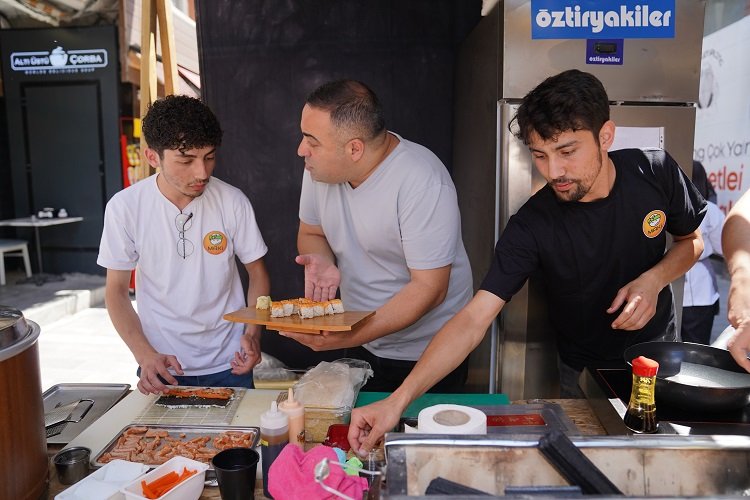 Gastronomi Sokağı'nda lezzet yolculuğu başladı