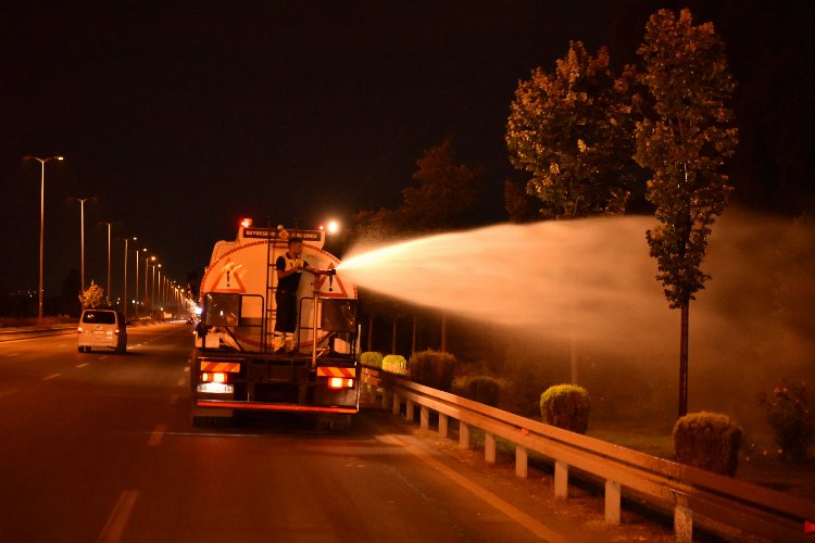 Gece temizlik timleri iş başında