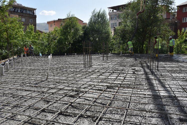 Hakkari'de kapalı pazara temel