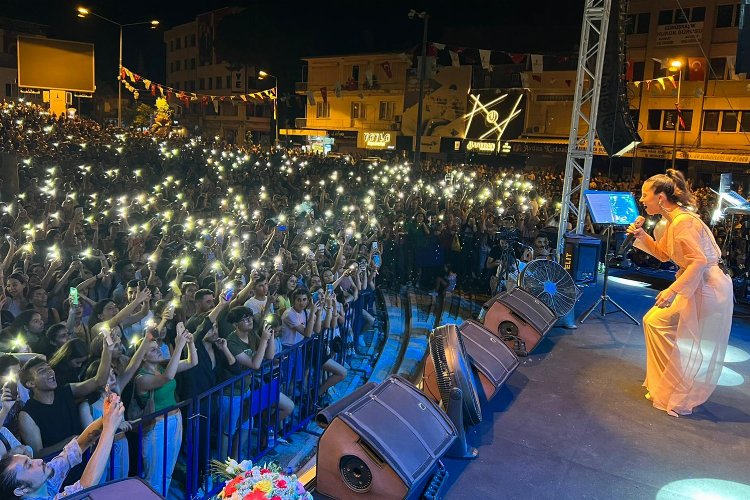 İzmir Bergama'da Tuğba Yurt coşkusu