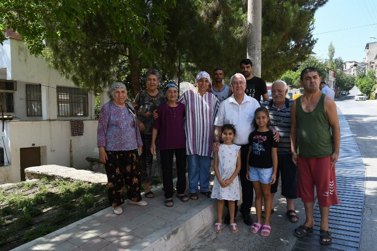 İzmir Karabağlar'da bir taşta iki kuş