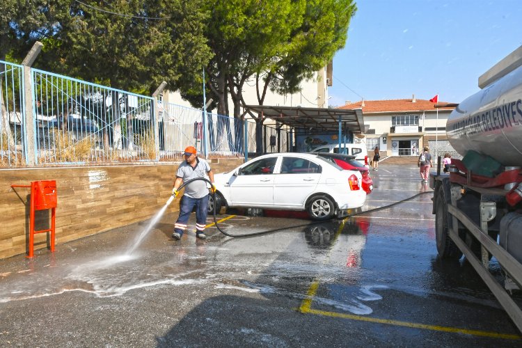 İzmir Karabağlar'da eğitime temizlik desteği