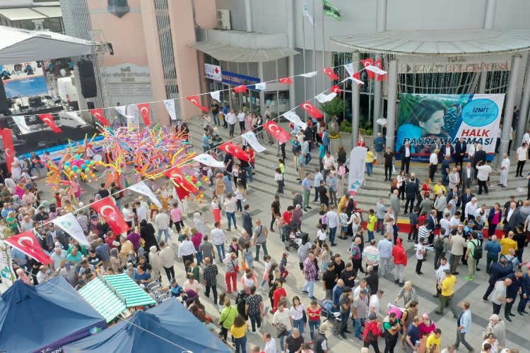 İzmit eski bayramlar tadındaki kutlamaları çok sevdi