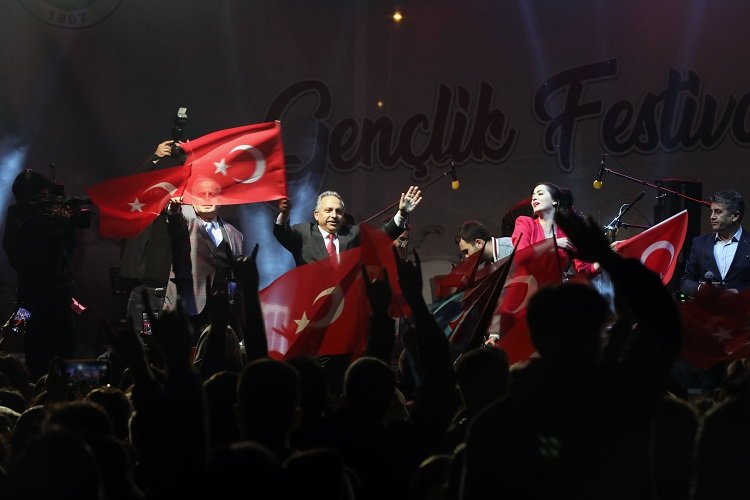 Kayseri Talas'ta coşkulu kutlama