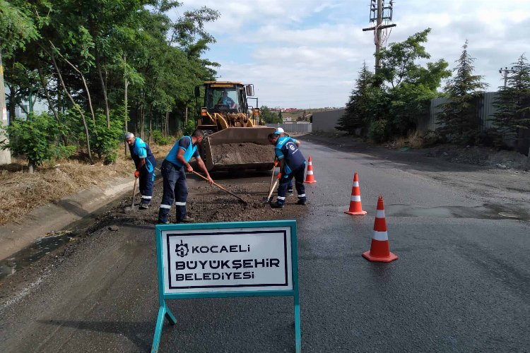 Kocaeli'de bozulan yol ve kaldırımlara hızlı onarım