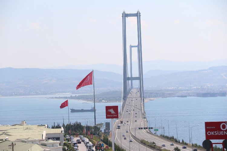 Kocaeli Dilovası'nda köprü manzaralı seyir terası