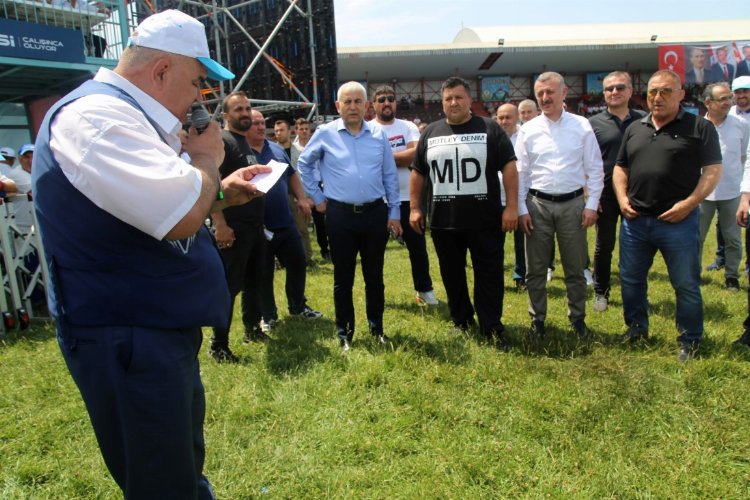 Kocaeli'nde pehlivanlar altın kemer için kispet giydi