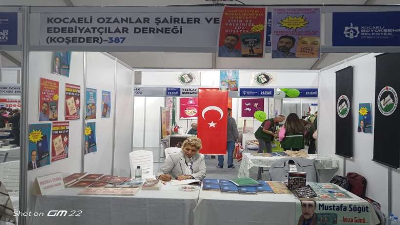 Sevcan Alyılmaz Kocaeli 14. Kitap Fuarında Şiir Severlerle Buluştu