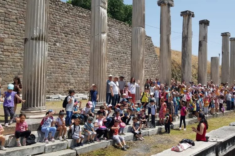 İlkokul öğrencileri İzmir Bergama tarihini öğreniyor