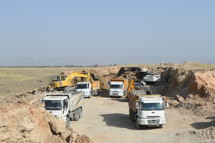 Malatya'da Altay Kışlası'na güvenlik duvarı