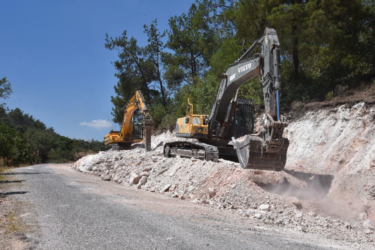 Manisa Saruhanlı'da 30 kilometrelik güzergahta yoğun çalışma