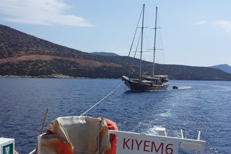 Muğla Bodrum'da arıza yapan tekne KEGM ekiplerince kurtarıldı