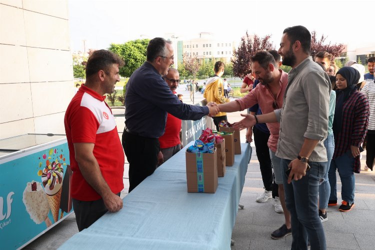 Nevşehir Belediyesi'nden üniversite öğrencilerine ikram