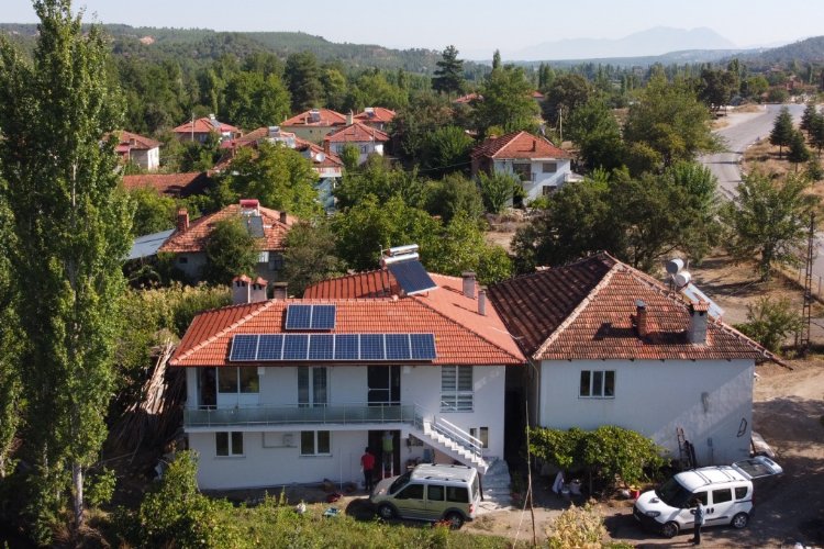 Orman köylüsü elektriğini güneşten alıyor