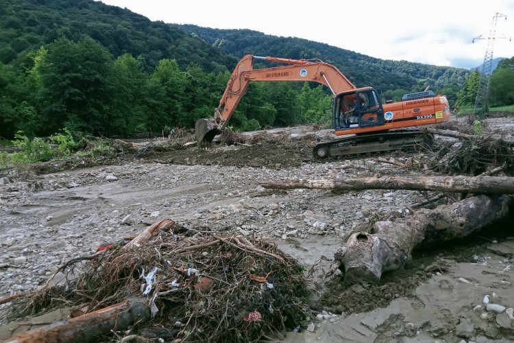 Sakarya afet bölgesinde iş başında