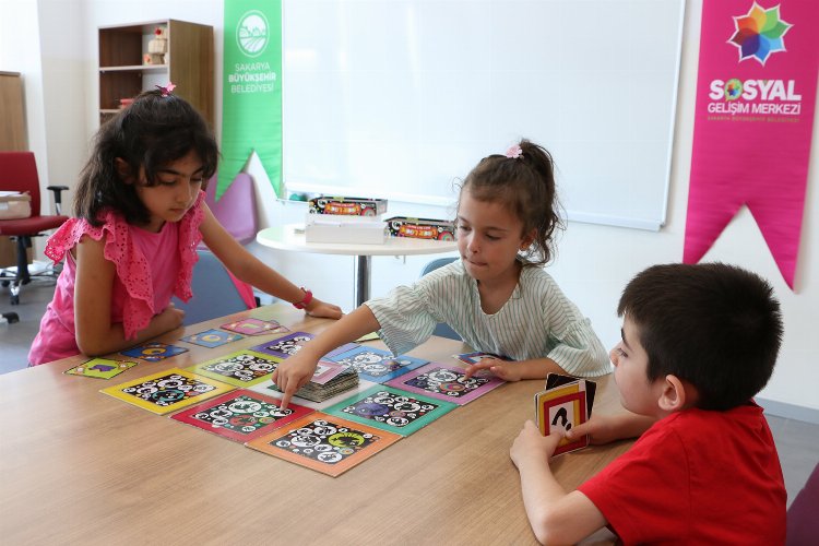 Sakarya'da hem eğleniyor, hem öğreniyorlar