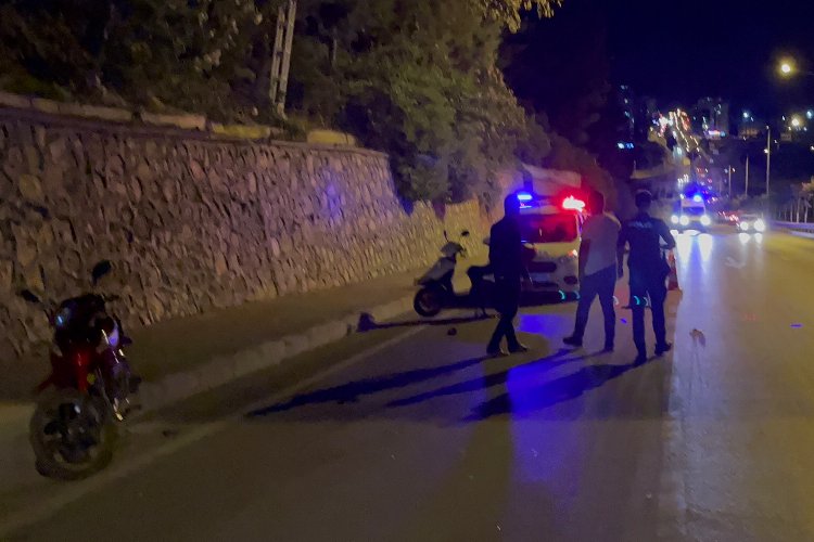 Adıyaman'da otomobil elektrikli motosiklete çarptı: 2 yaralı