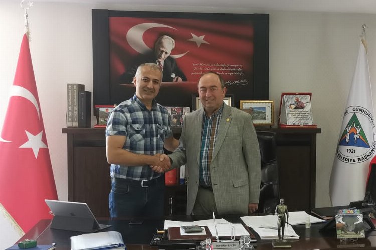 Artvin Belediyesi'nden 'Vefa' heykeli