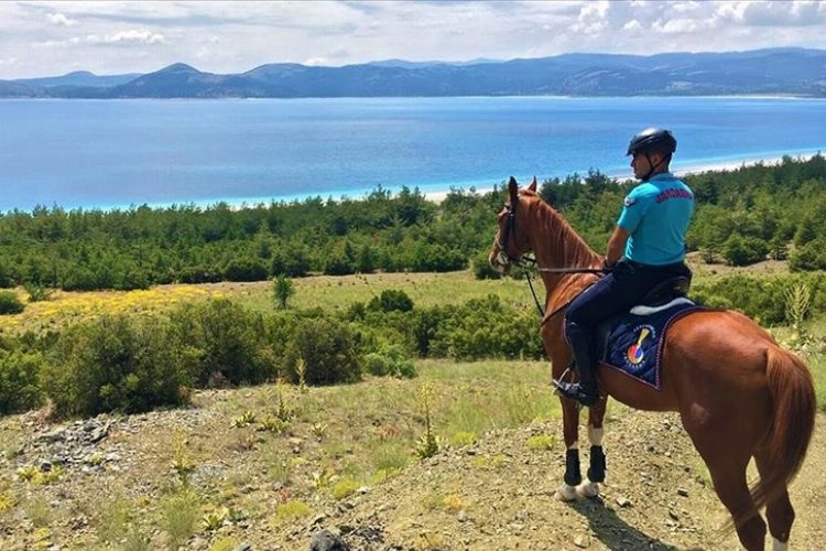 'Atlı Jandarma Timi' Salda devriyesinde