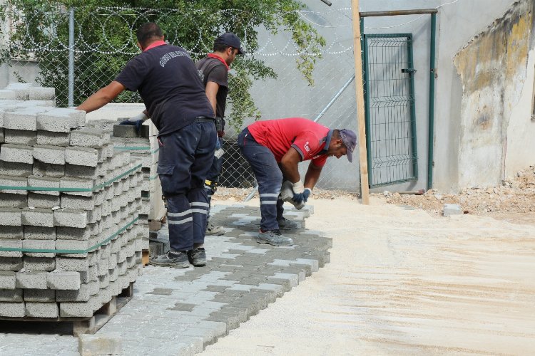 Bursa Gürsu'nun sokaklarına parke taşı döşeniyor