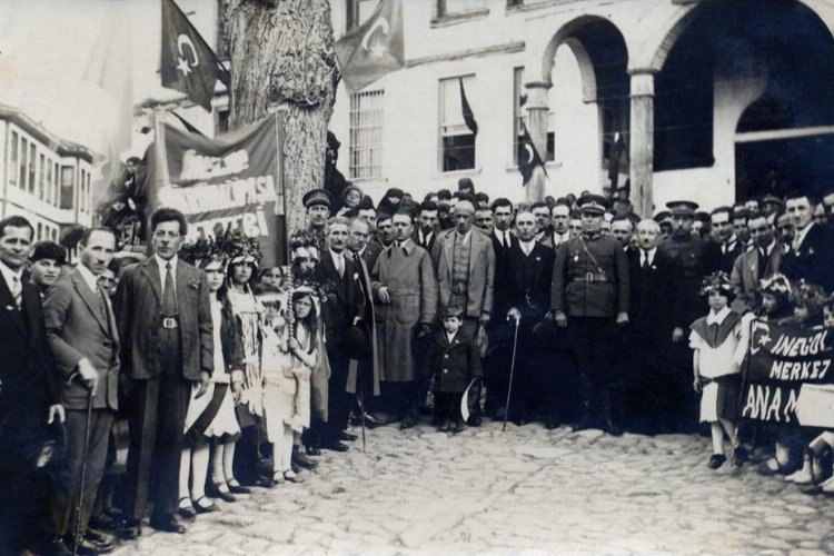 Bursa İnegöl'ün asırlık okuluna ışık tutacak sergi