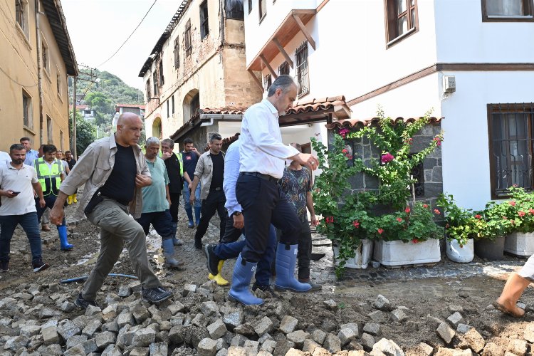 Bursa Mudanya'da sel sonrası hayat normale dönüyor... Kumyaka'da kapsamlı temizlik sürüyor