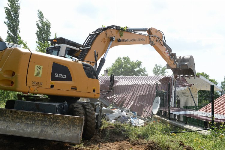 Bursa Osmangazi Belediyesi Uludağ eteklerinde yıkımları sürdürüyor