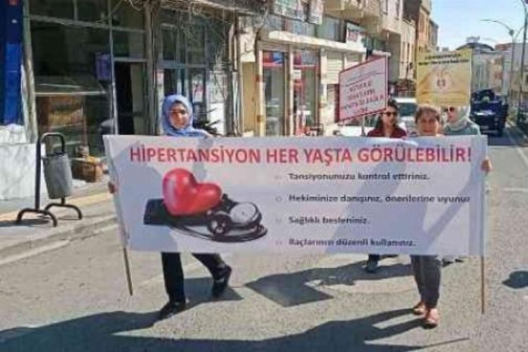 Diyarbakırlı sağlıkçılardan sağlık yürüyüşü