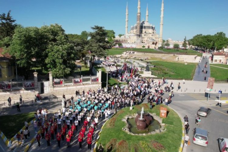 Edirne'deki lezzetli festivalde bandolar korteji