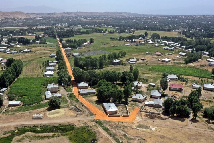 Erciş’te bu yıl 22 km asfalt yapacak