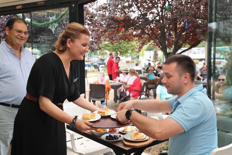 'Gülümse Börek' lezzeti İzmitlilere sunuldu