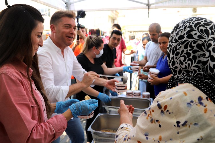 İzmir Bayındır'da aşure ikramı