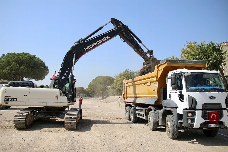 İzmir Bergama'da Millet Bahçesi'ne ilk kazma