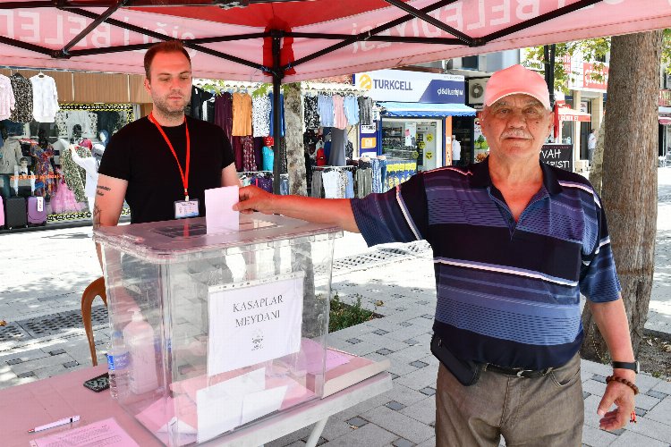 İzmir Çiğli'de vatandaşlar sandığa gitti!