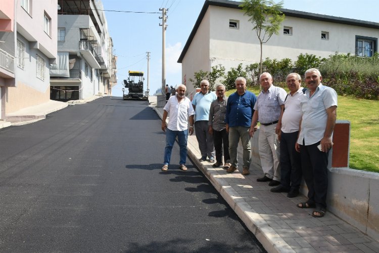 İzmir Karabağlar'da asfalt ekipleri dört bir yanda