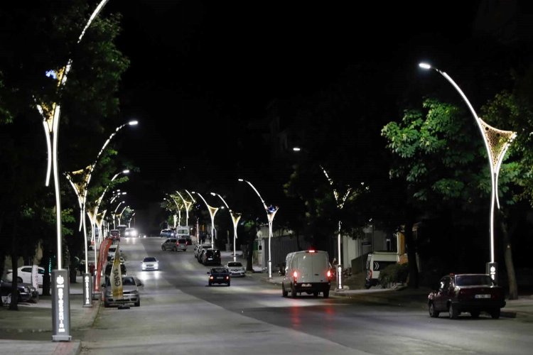 Kocaeli'de Körfez Akşemsettin Caddesi ışıl ışıl oldu