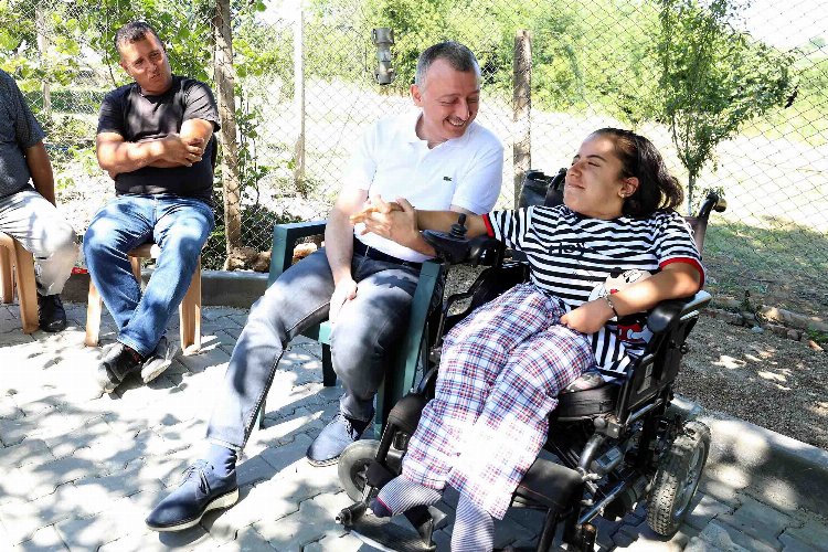 Kocaeli'de Spina Bifida hastası Aslıhan'ı duygulandıran ziyaret