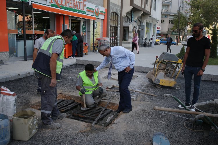 Kütahya'da meydandaki eksiklikler tamamlanıyor